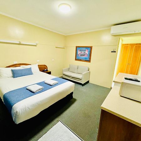 Ardeanal Motel West Wyalong Exterior foto
