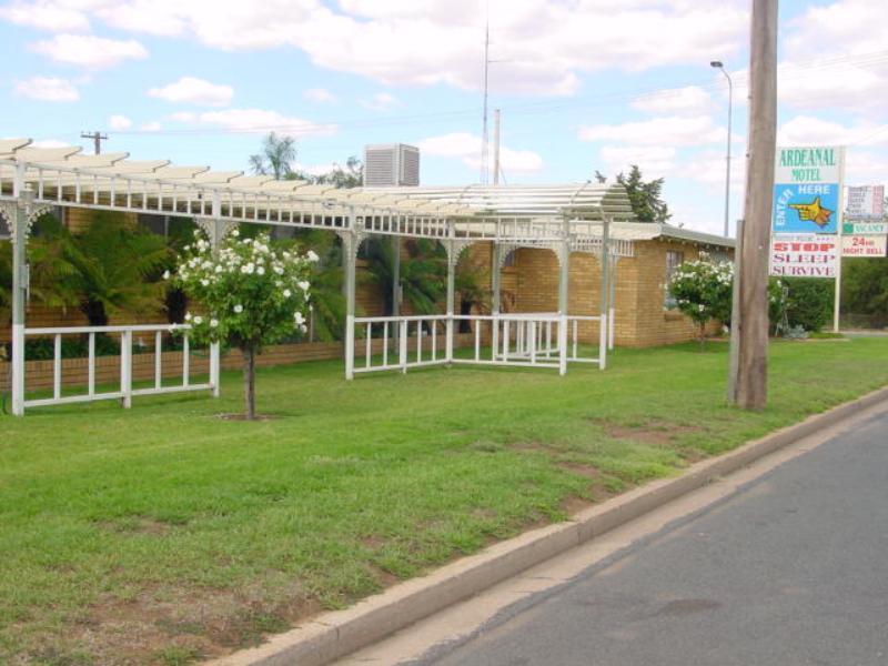 Ardeanal Motel West Wyalong Exterior foto