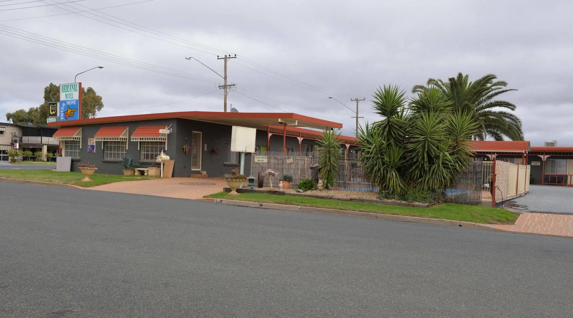 Ardeanal Motel West Wyalong Exterior foto